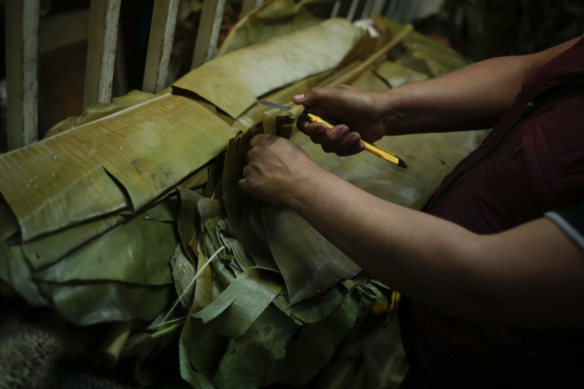 Algo está mal con el tamal Cada vez menos negocios sienten interés de seguir vendiendo el tamal, la deliciosa comida típica presente en todas las regiones del país (con algunas variaciones), y que suele estar en la mesa de los hogares colombianos, sobre todo, los fines de semana.