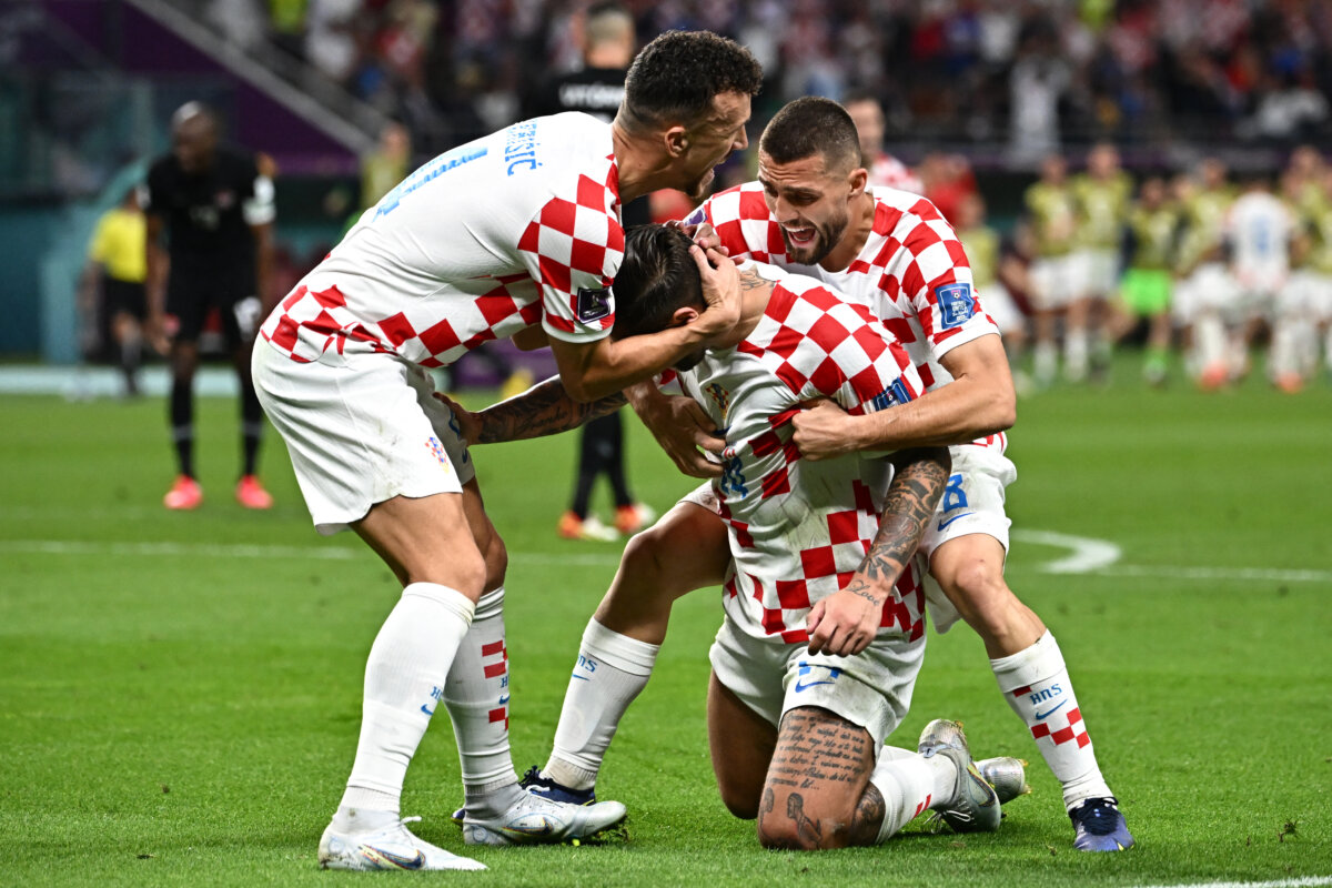 Croacia golea 4-1 y elimina a Canadá en el Mundial 1 Croacia golea 4-1 y elimina a Canadá en el Mundial La Croacia de Luka Modric ganó por 4-1 este domingo a Canadá, pero tendrá que jugarse el pase a octavos de final en la última jornada contra Bélgica, que antes perdió sorprendentemente frente a Marruecos por 2-0.