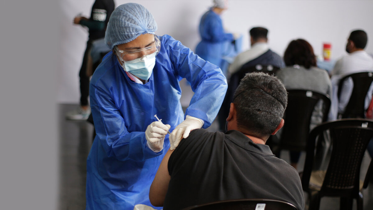 ¡No entre en pánico y más bien vacúnese! 3 ¡No entre en pánico y más bien vacúnese! Dos nuevas subvariantes de Ómicron (la variante del COVID que ha predominado todo este año en el planeta) fueron detectadas en el país por el Ministerio de Salud y el INS (Instituto Nacional de Salud), quien alertó del aumento de casos en el territorio nacional.