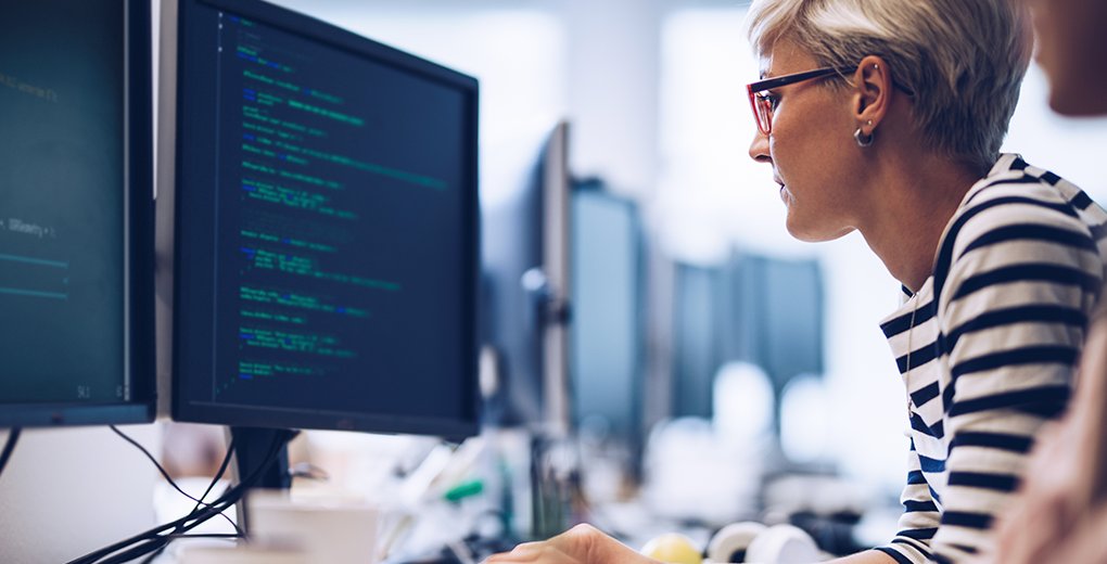Hay 50.000 becas para ser programador Para tomar el curso no es necesario tener conocimientos previos en programación ni en inglés, además, no se cobrará en ningún momento del curso ni para recibir su certificado, todo es 100% gratis. La única condición para que sea certificado, es que complete el 80% de los módulos.