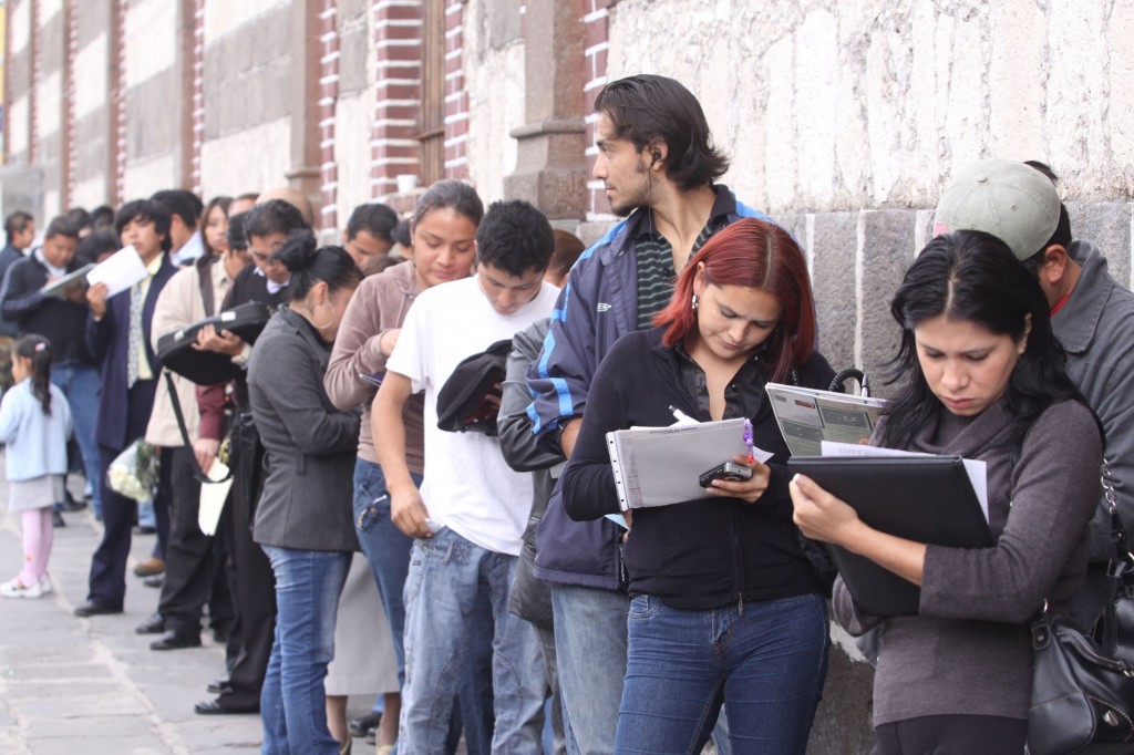 1.200 ‘camellos’ para los más jóvenes En el marco del programa Colombia Joven, el Gobierno Nacional lanzó una nueva convocatoria para llamar a 1.200 jóvenes de todo el país para que realicen sus prácticas técnicas, tecnólogas y profesionales en las 260 entidades públicas en todo el territorio nacional.