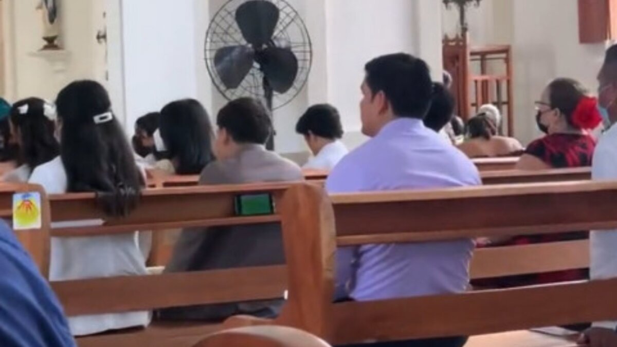 ¡Nadie se lo pierde! En un velorio y en una iglesia también vieron el Mundial 1 ¡Nadie se lo pierde! En un velorio y en una iglesia también vieron el Mundial Quizá la fiebre del Mundial de Catar no está tan alta en Colombia, pero en otras partes del mundo sí que está latente, tanto que no se quieren perder los partidos de se sus selecciones o sus figuras y así ha quedado registrado en videos.