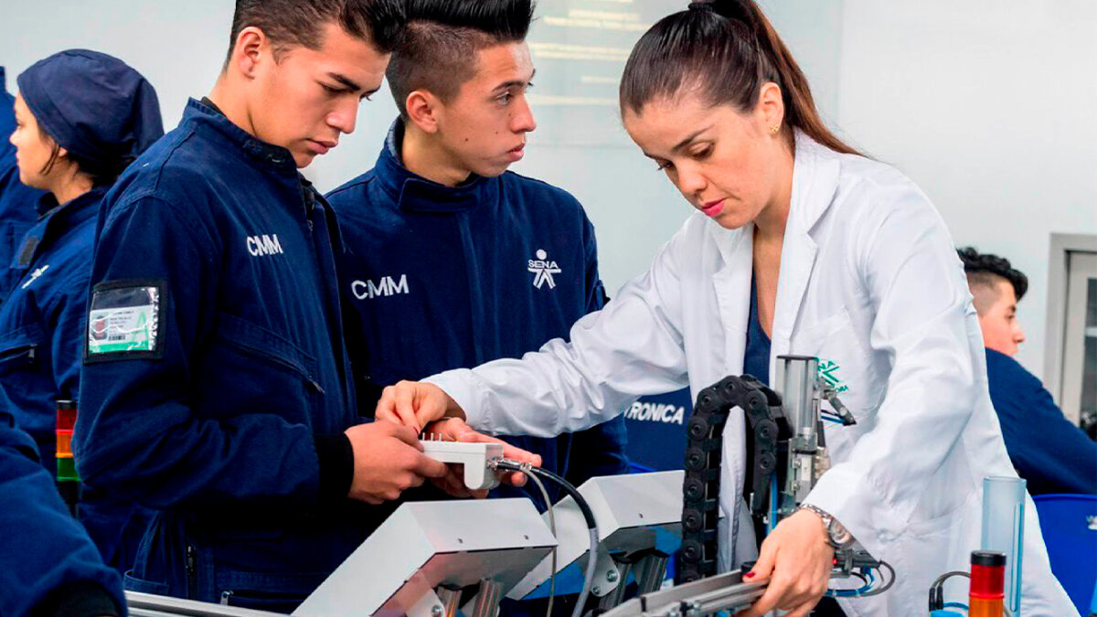 A estudiar en 2023 con el SENA Si este año su hijo ya sale del colegio y todavía no sabe qué quiere estudiar, entonces está a tiempo para echarle un ojito a la primera convocatoria del Sena para el 2023, la cual entregará 75.000 cupos en todo el territorio nacional para más de 350 programas técnicos, tecnólogos y profesionales.