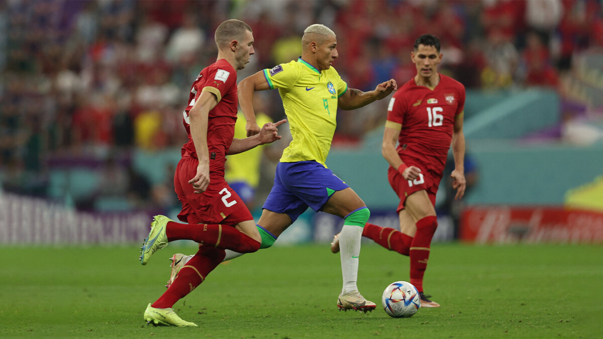 Richarlison, inspirado le dio la victoria a Brasil ante Serbia 2 Richarlison, inspirado le dio la victoria a Brasil ante Serbia Richarlison puso brillo al debut de Brasil este jueves en el Mundial de Catar al marcar los dos goles de la victoria contra una dura y aguerrida Serbia, uno de ellos en una espectacular chilena.