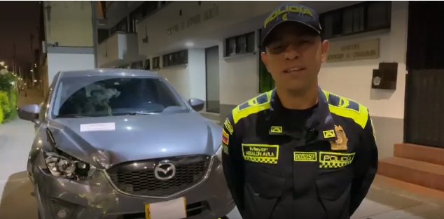 Pillos se intentaron robar una camioneta y terminaron contra un SITP 1 Pillos se intentaron robar una camioneta y terminaron contra un SITP Tres peligrosos gatilleros llegaron hasta una calle de la localidad de Puente Aranda e intimidaron a un hombre que se encontraba parqueando su camioneta en el garaje de su casa. Minutos después, los bandidos se salieron con la suya y lo despojaron de su vehículo, emprendieron la huida, pero no contaban con que las autoridades serían avisadas de manera oportuna e iniciarían un operativo para dar con su paradero.