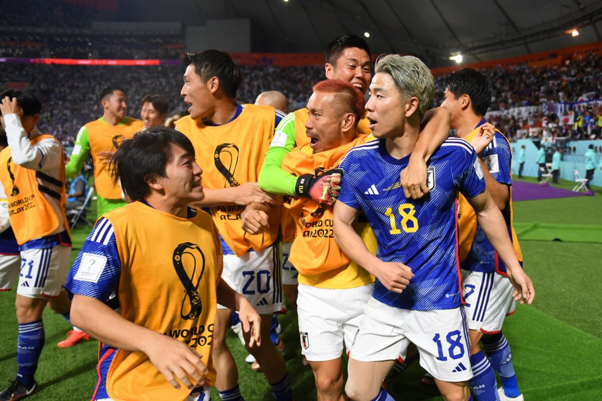 Histórico: Japón derrota a la poderosa y encopetada Alemania 2 Histórico: Japón derrota a la poderosa y encopetada Alemania Japón firmó una remontada para la historia al derrotar 2-1 a Alemania este miércoles en el estadio Khalifa de Doha, en la entrada en liza de ambos equipos en el Mundial de Catar, un día después de que Argentina cayera por el mismo resultado ante Arabia Saudita.