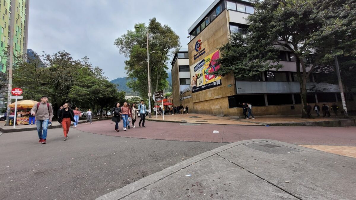 Riña de madrugada en Las Aguas terminó en tragedia 1 Riña de madrugada en Las Aguas terminó en tragedia Tras la negativa ante el ofrecimiento, se formó una riña en la que un hombre (de 30 años) fue herido con arma blanca y falleció luego de ser ingresado de urgencia a un centro médico cercano.