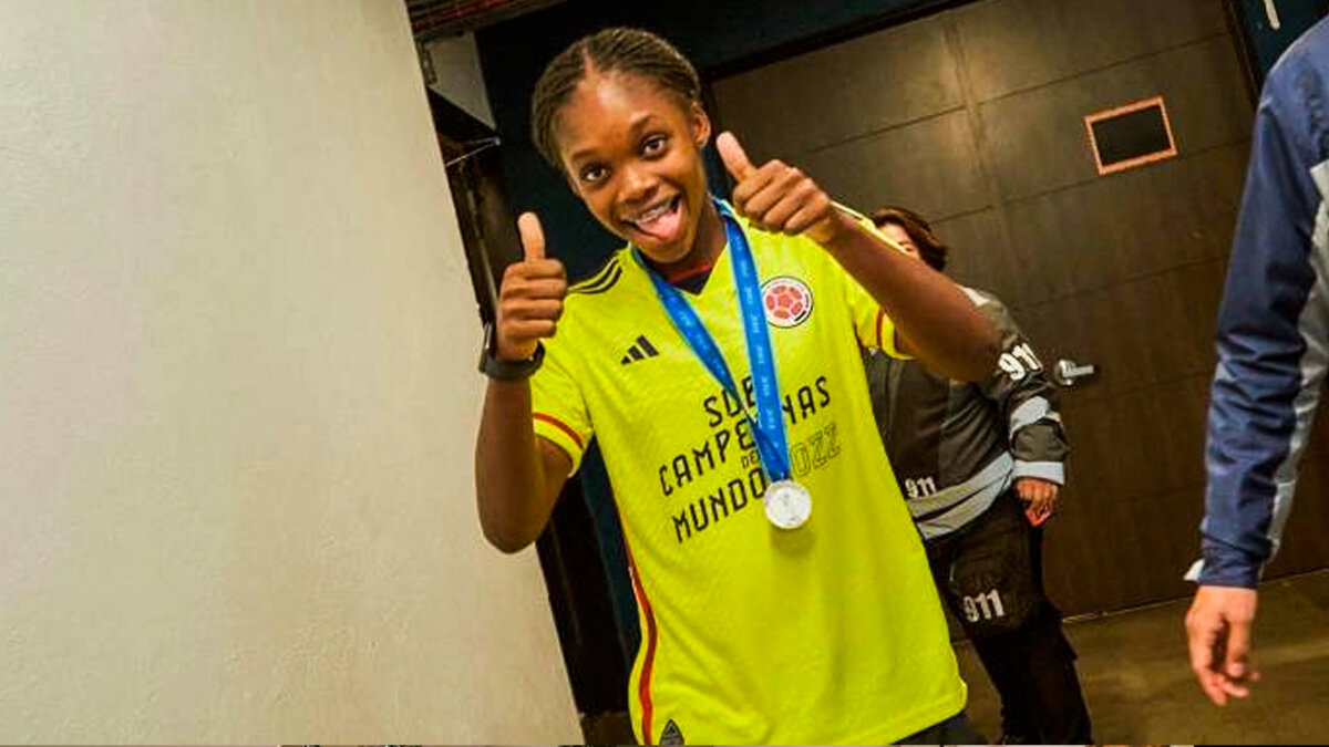 Linda quedó de segunda en las votaciones del Globe Soccer, pero aún sueña con el premio 4 Linda quedó de segunda en las votaciones del Globe Soccer, pero aún sueña con el premio La talentosa jugadora de la Selección Colombia, Linda Caicedo, no pierde la esperanza de llevarse el título de la 'Mejor Futbolista del Mundo' en los premios Globe Soccer Awards.
