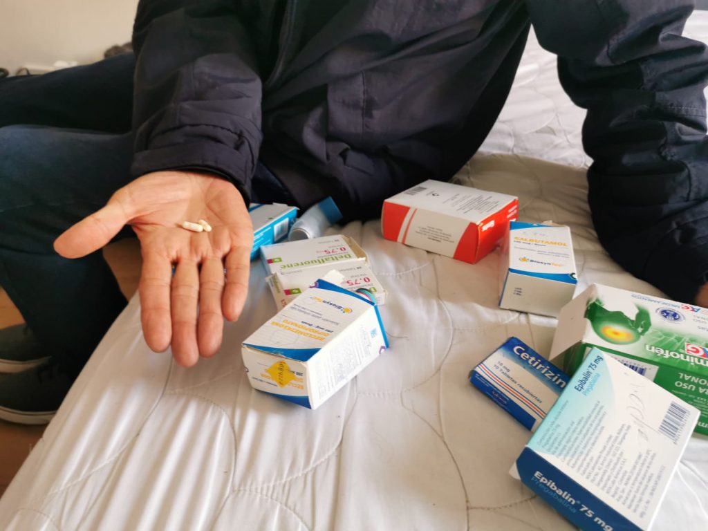 No se pase de listo con los antibióticos 1 No se pase de listo con los antibióticos Como una gran amenaza ha calificado la Organización Mundial de la Salud esta semana al uso indebido de antibióticos, un problema de salud pública al que los expertos se refieren como una resistencia antimicrobiana; esto es la resistencia que las bacterias y otros agentes infecciosos están desarrollando debido a una especie de costumbre y acoplamiento a los distintos fármacos, conocidos como antibióticos, para tratar este tipo de enfermedades.