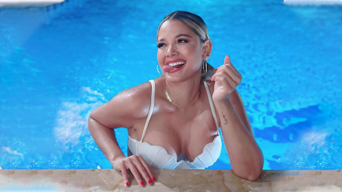 Melissa Martínez le respondió a los que la critican por no mostrar más piel La hermosa presentadora, Melissa Martínez, continúa siendo tendencia por las recientes fotos que se tomó para la revista de Soho. Aunque la periodista apareció mostrando su faceta más sensual, pero sin dejar de ser profesional, los internautas se quedaron con ganas de ver más.