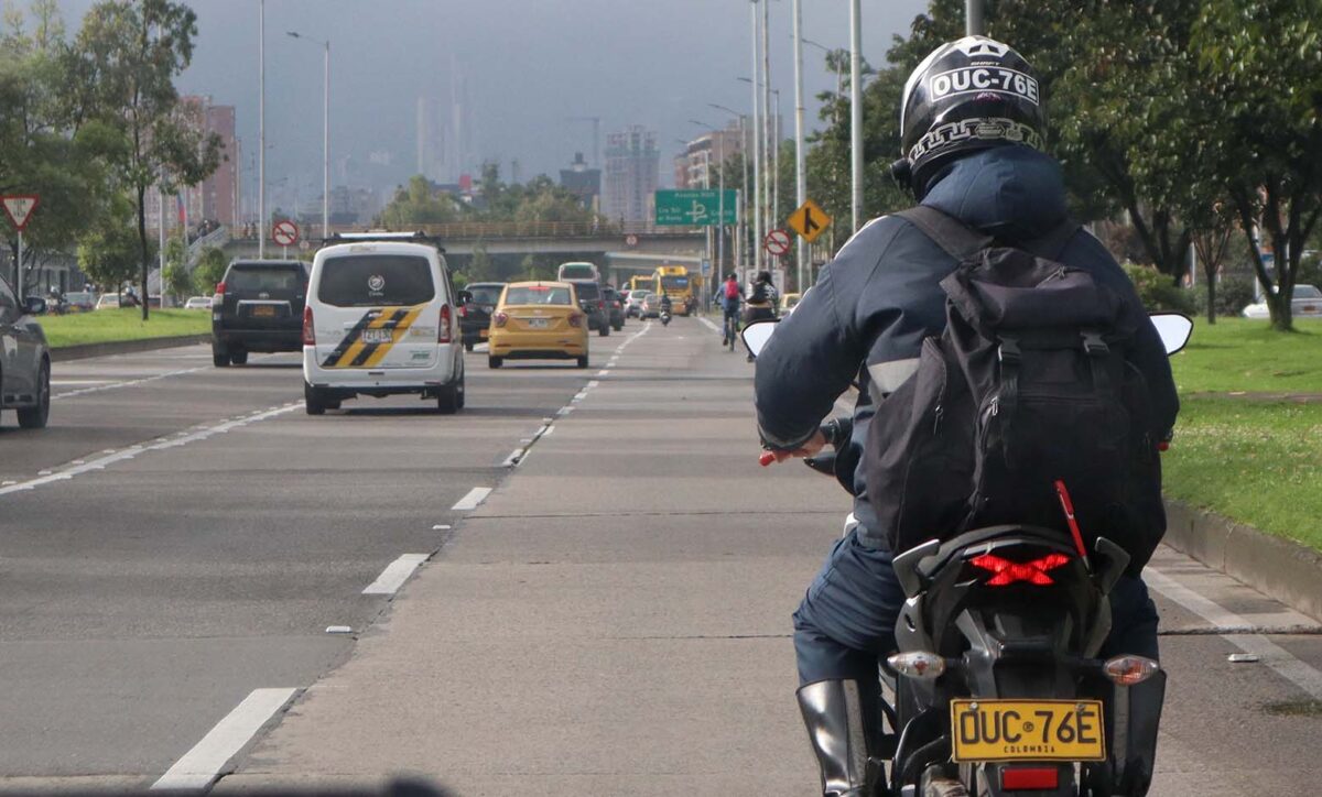 Ojo en las vías del país este fin de semana Otro de los aspectos que debe considerar al momento de empacar todo lo que llevará en su viaje será cuánto peso llevará en la moto, es decir, tenga presente que este vehículo no es para carga.