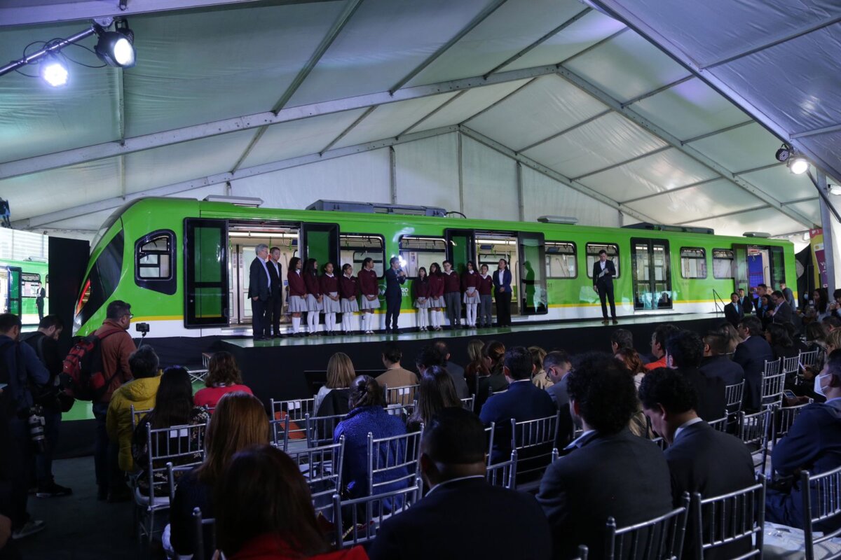 Llegó a Bogotá el vagón escuela del metro 3 Llegó a Bogotá el vagón escuela del metro Este martes, el Metro de Bogotá y la alcaldesa de Bogotá, Claudia López, presentaron oficialmente el prototipo de un vagón del metro de la ciudad. El modelo es a escala real y será una 'escuela' para que los ciudadanos aprendan a cuidarlo y hacer uso de este.