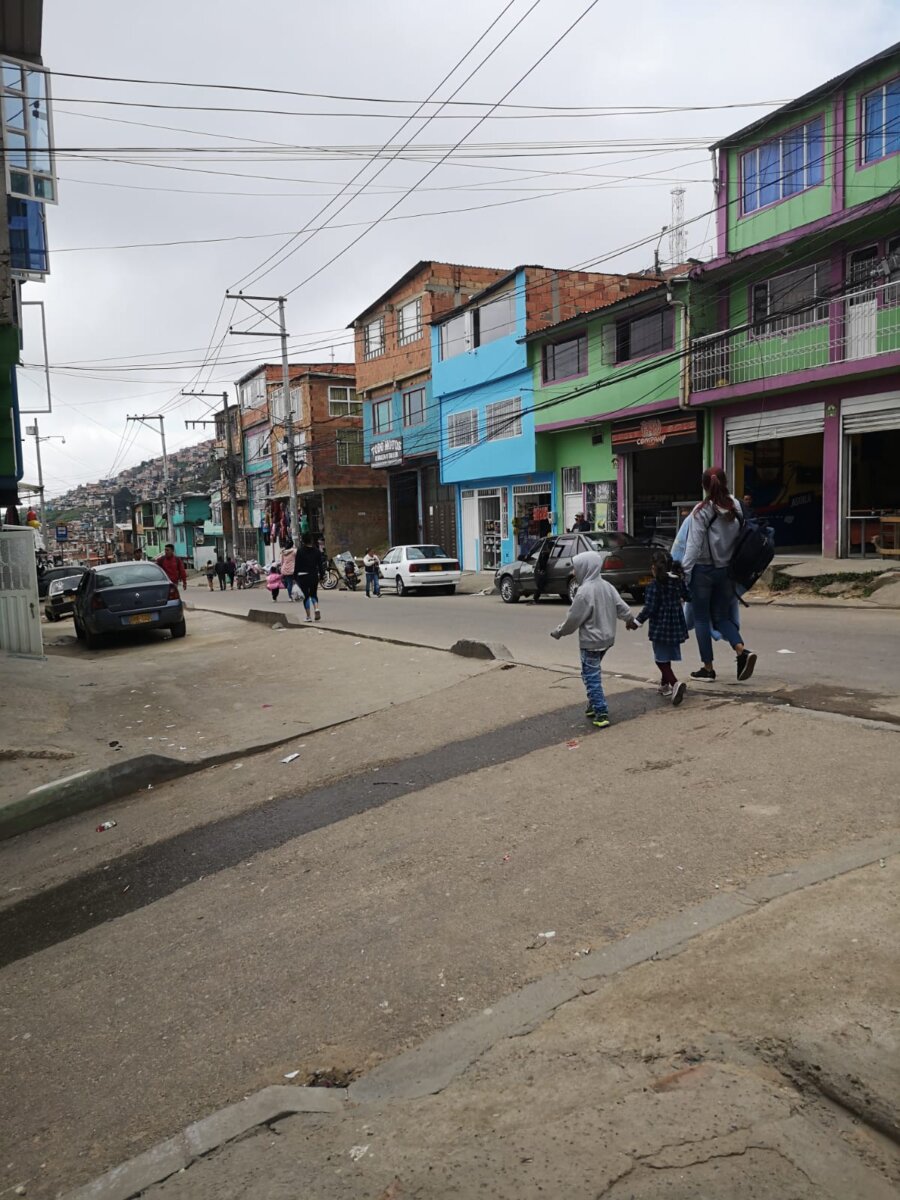 Vil crimen en Caracolí: hombre murió en medio de un hurto José Faustino Herrera es el nombre de la nueva víctima mortal por cuenta de la creciente inseguridad en la ciudad, el hombre de 36 años fue asesinado al oponerse a un hurto en el sector de Caracolí (Ciudad Bolívar). Mientras este se disponía a regresar a su casa , fue abordado por un maleante que no tuvo reparo en quitarle la vida.