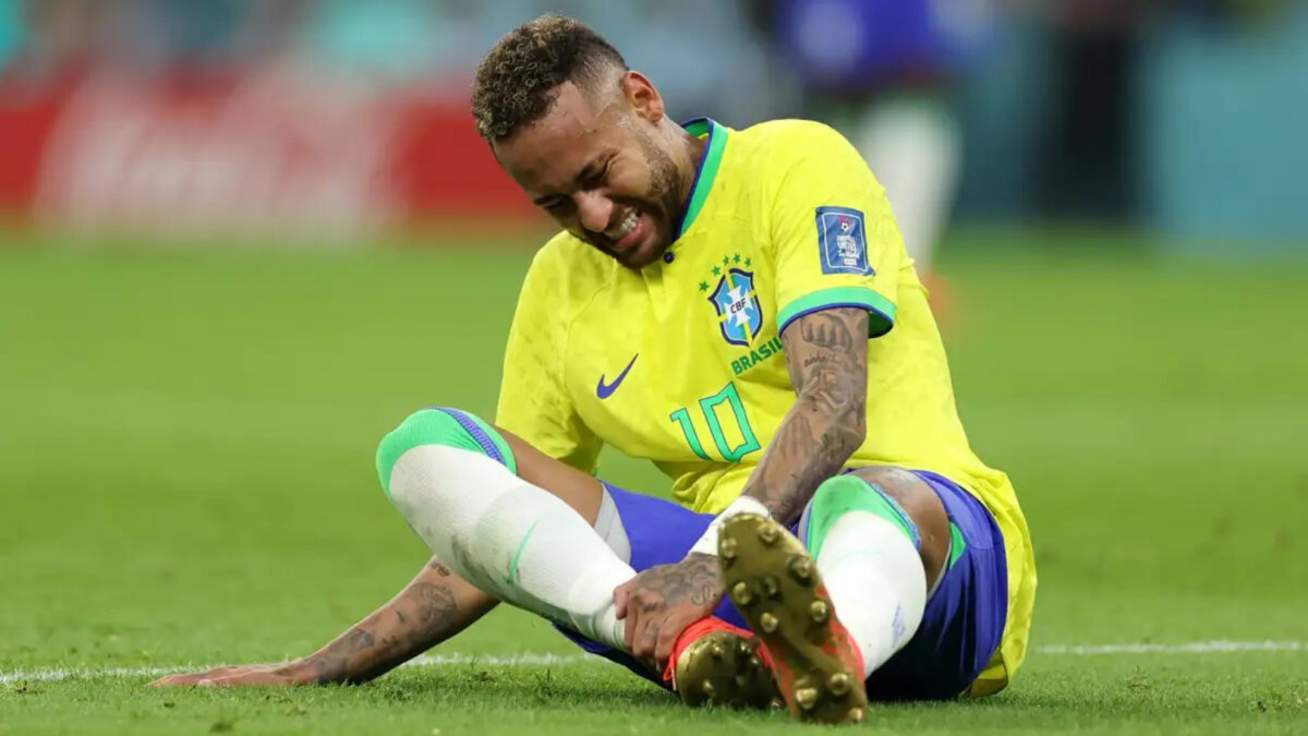 ¡Impactante! Así se ve el tobillo de Neymar días después de su lesión 9 ¡Impactante! Así se ve el tobillo de Neymar días después de su lesión Neymar salió entre lágrimas durante el partido de Brasil antes Serbia al minuto 80 cuando la verdeamarela hacía su debut en el Mundial.