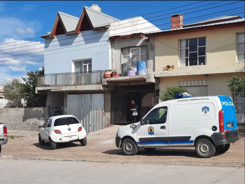 Aterrador: niña mató a su abuela en medio de una discusión Un hecho aterrador se registró en las últimas horas en Argentina, una menor de 13 años acabó con la vida de su propia abuela tras una discusión dentro de su vivienda.