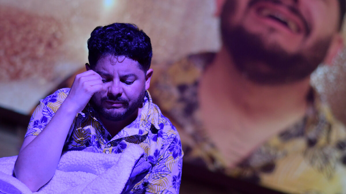 Driver, la obra de teatro que interactúa con el público Llega el viernes y con este una oportunidad de escapar de la rutina y qué mejor manera de hacerlo que visitando el teatro y participar en una obra que interactúa con sus espectadores, como es el caso de Driver, una historia escrita por Ed Vega y dirigida e interpretada por Daniel Calderón.