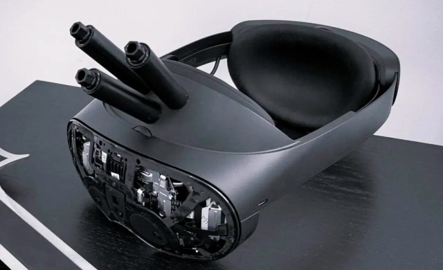 Crean visor de realidad virtual que puede matar a las personas en la vida real 1 Crean visor de realidad virtual que puede matar a las personas en la vida real La tecnología avanza a una velocidad impresionante y es que los nuevos productos que van saliendo a la luz no dejan de sorprender. Para muestra de un botón, el más reciente visor de realidad virtual que puede llegar a matar a una persona en la vida real ha dejado a más de uno con la boca abierta.