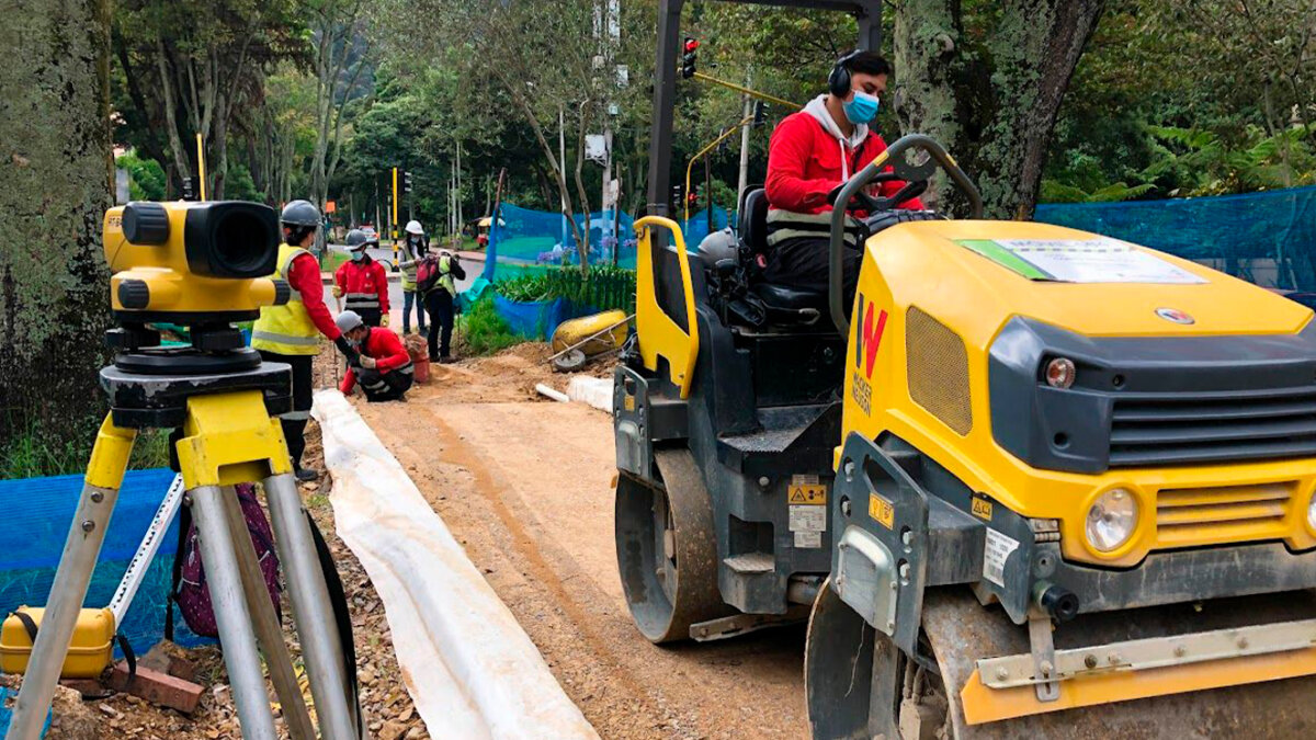 Buscan personal y no es obligatorio tener experiencia Como parte de las obras de ampliación que se están realizando por estos días en el puente vehicular de la Autopista Norte con calle 153, el contratista encargado de la obra anunció esta semana que se abrieron varias ofertas para camellar en diversas áreas de la obra, pero lo mejor es que no necesita experiencia previa, así que si está urgido por el camello, pille cómo es la vuelta.