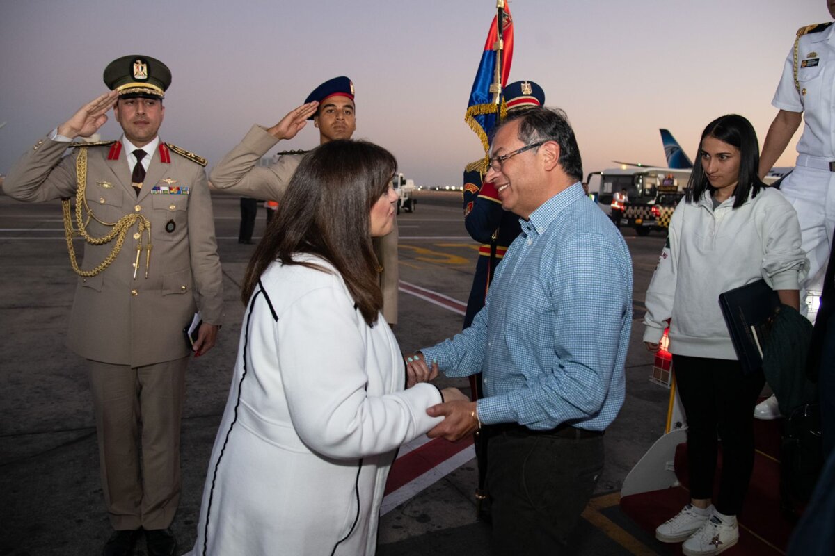 Denuncian acoso sexual de miembros de comitiva de Petro en viaje presidencial. 1 Denuncian acoso sexual de miembros de comitiva de Petro en viaje presidencial. El Ministerio de Relaciones Exteriores de Colombia informó que el secretariado de la Conferencia de las Naciones Unidas sobre el Cambio Climático de 2022 (COP 27) reportó que hubo denuncias de presunto acoso sexual por parte de dos funcionarios de la delegación colombiana.