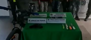 Capturados cinco pillos que robaban bicicletas en Engativá 1 Capturados cinco pillos que robaban bicicletas en Engativá En la madrugada de este viernes las autoridades capturaron a una banda de pillos que se la tenía montada a los ciclistas en la localidad de Engativá. Los criminales se ubicaban en los puentes y con cuchillos intimidaban a sus víctimas.