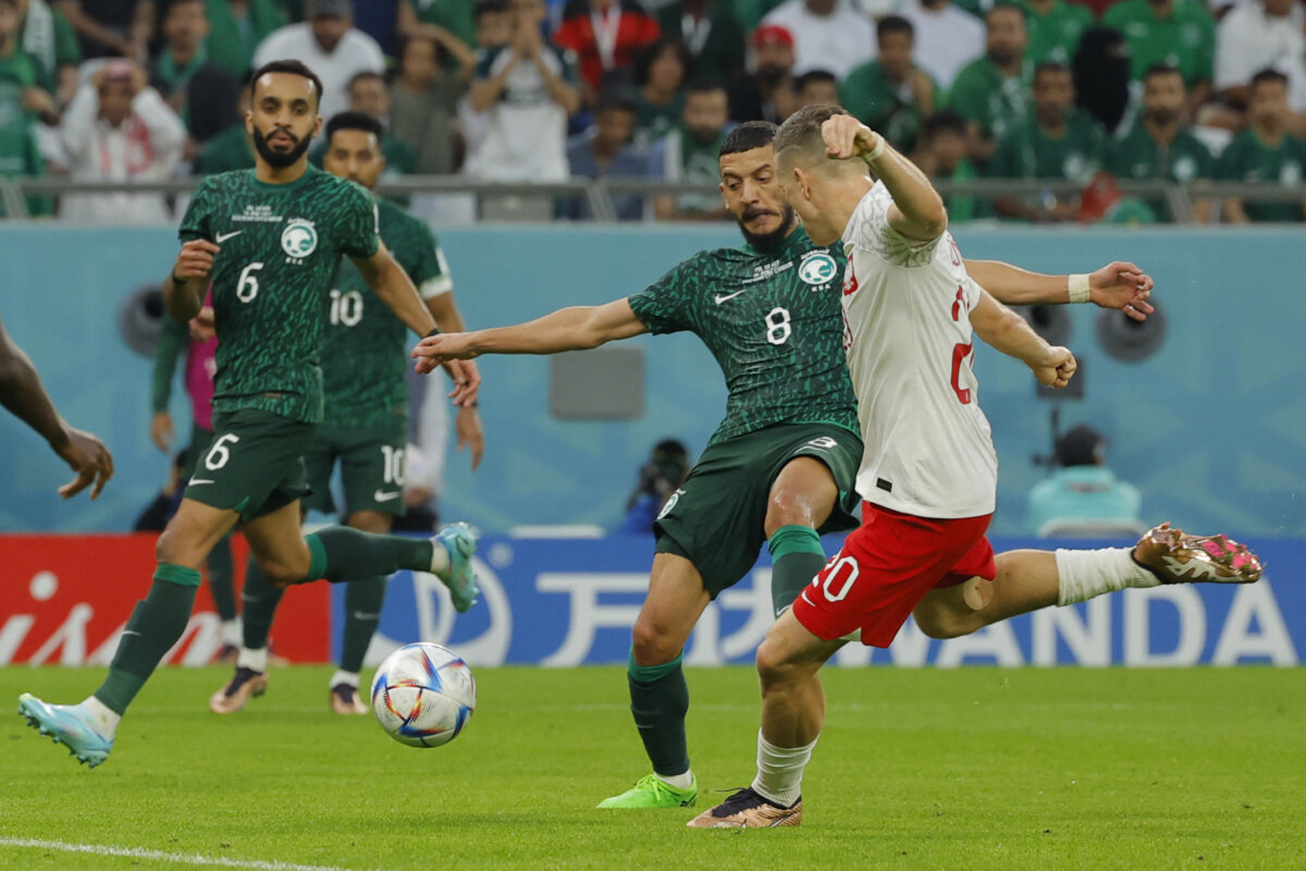 EN VIVO: Arabia Saudita cayó ante Polonia 2-0 Con el primer gol en un Mundial de Robert Lewandowski, Polonia derrotó el sábado 2-0 a Arabia Saudita y asaltó el liderato del Grupo C de Catar-2022.