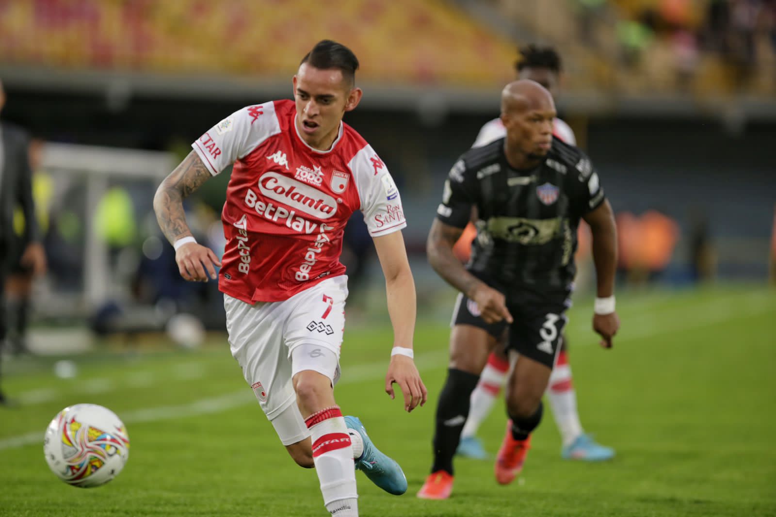El Rojo perdonó al 'Tiburón' y empató en El Campín Santa Fe igualó 0-0 con Junior en la tercera fecha de cuadrangulares finales y enredó el camino que tenía como líder del grupo A al quedarse con 5 puntos.