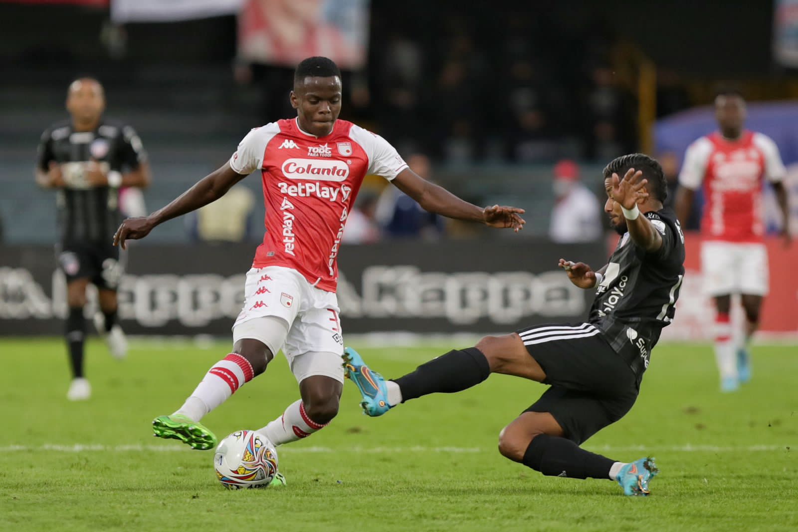 El Rojo perdonó al 'Tiburón' y empató en El Campín Santa Fe igualó 0-0 con Junior en la tercera fecha de cuadrangulares finales y enredó el camino que tenía como líder del grupo A al quedarse con 5 puntos.