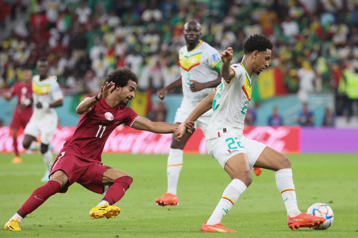 Los 'leones' africanos se llevaron la victoria ante Catar Senegal tomó oxígeno este viernes en el Mundial al ganar en Doha por 3-1 a Catar, que pone un pie fuera de 'su' torneo tras sólo dos encuentros contados por derrotas.