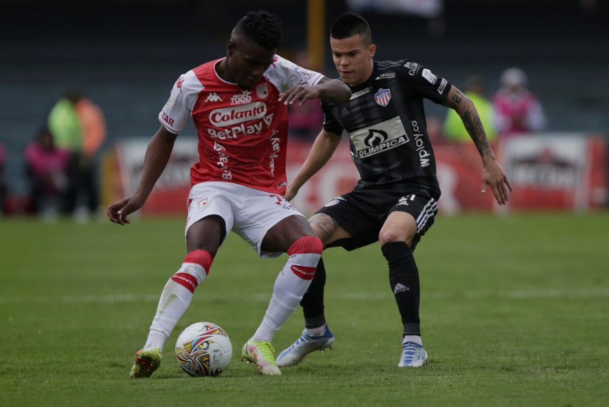 El Rojo perdonó al 'Tiburón' y empató en El Campín Santa Fe igualó 0-0 con Junior en la tercera fecha de cuadrangulares finales y enredó el camino que tenía como líder del grupo A al quedarse con 5 puntos.