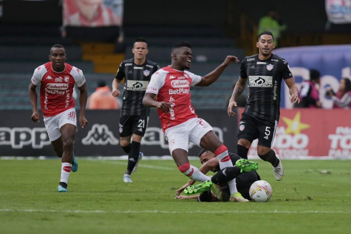 El Rojo perdonó al 'Tiburón' y empató en El Campín Santa Fe igualó 0-0 con Junior en la tercera fecha de cuadrangulares finales y enredó el camino que tenía como líder del grupo A al quedarse con 5 puntos.
