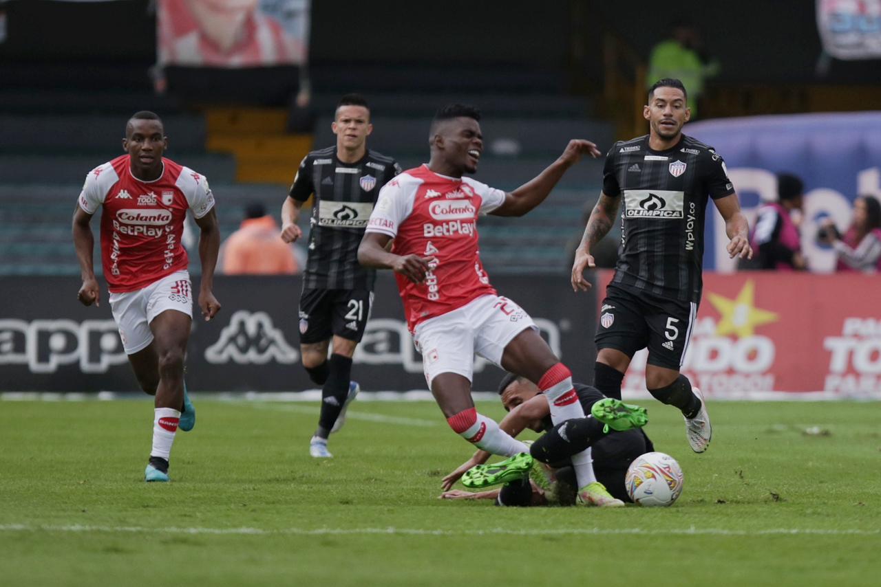 El Rojo perdonó al 'Tiburón' y empató en El Campín Santa Fe igualó 0-0 con Junior en la tercera fecha de cuadrangulares finales y enredó el camino que tenía como líder del grupo A al quedarse con 5 puntos.