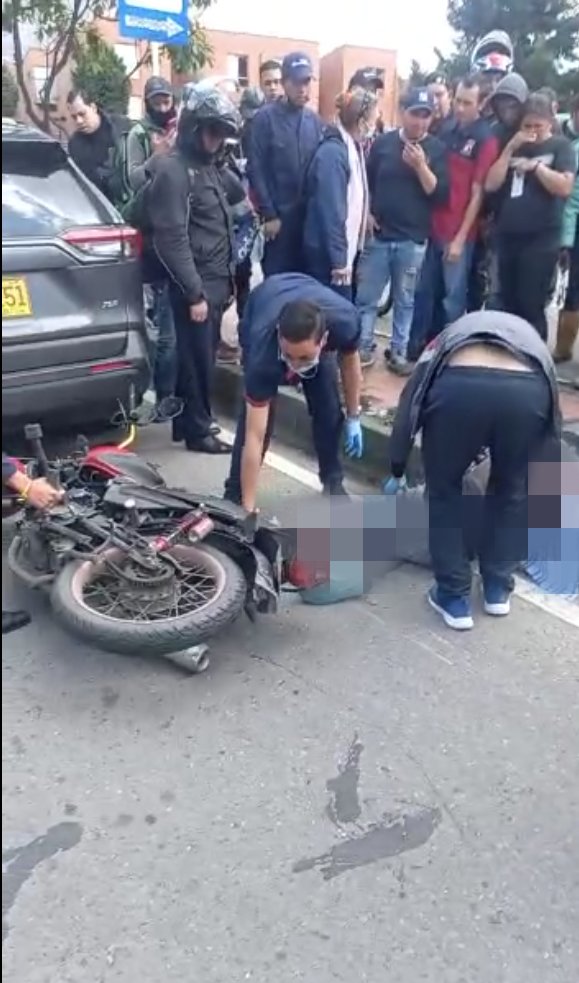 Nuevos detalles sobre el asesinato perpetrado en Suba 2 Nuevos detalles sobre el asesinato perpetrado en Suba Un nuevo caso de sicariato se presentó la mañana de ayer en la localidad de Suba. Un hombre de 28 años fue baleado cuando se encontraba al interior de un vehículo particular.