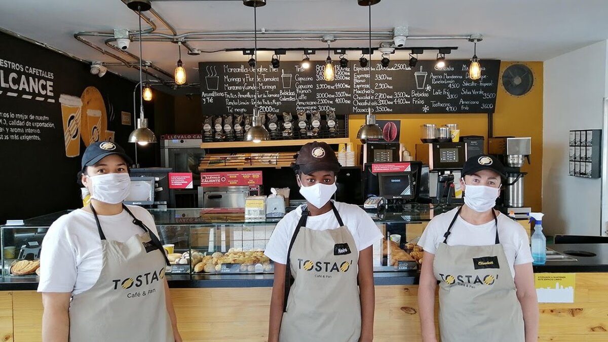 Tostao ofrece camello para Navidad 1 Tostao ofrece camello para Navidad Si está buscando camello para la temporada de Navidad, Tostao' Café & Pan abrió una nueva convocatoria de empleo para reforzar el personal en diferentes tiendas de Bogotá.