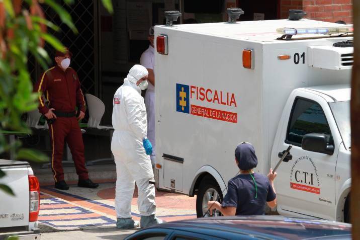 Tragedia en conjunto residencial de Suba 2 Tragedia en conjunto residencial de Suba La tarde del pasado martes quedará en la memoria de los habitantes de un conjunto residencial de la localidad de Suba, luego de que varios residentes del lugar atestiguaran la trágica muerte de uno de sus vecinos. El joven de 24 años cayó desde la parte alta de uno de los edificios del complejo habitacional dejando helados a propios y extraños