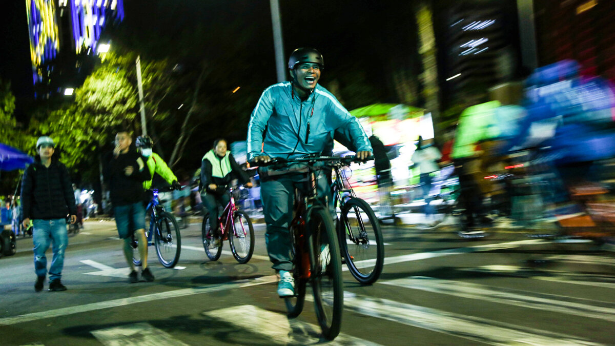 ¡Alístese! ya hay fecha para la tradicional ciclovía nocturna en diciembre La ciclovía nocturna regresa a Bogotá, esta vez en su edición navideña, la cual está cargada de una amplia oferta cultural para que disfrute en pareja, amigos o familia.
