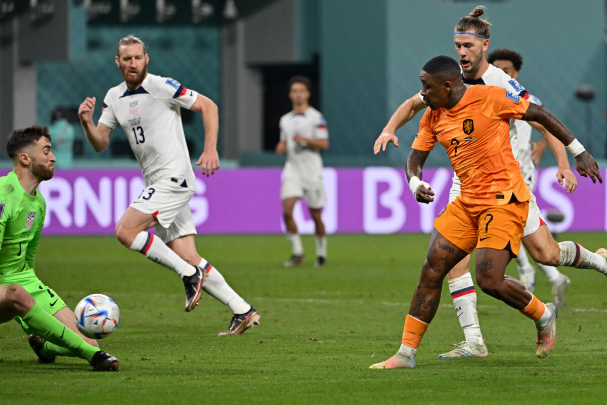 La 'Naranja Mecánica' sacó con goleada a Estados Unidos del Mundial 1 La 'Naranja Mecánica' sacó con goleada a Estados Unidos del Mundial Países Bajos sacó a los norteamericanos del Mundial con un impresionante 3-1, de esta manera aseguró su boleto a cuartos.