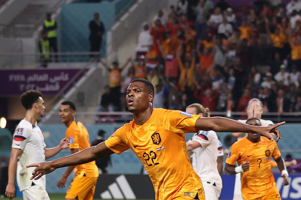 La 'Naranja Mecánica' sacó con goleada a Estados Unidos del Mundial 8 La 'Naranja Mecánica' sacó con goleada a Estados Unidos del Mundial Países Bajos sacó a los norteamericanos del Mundial con un impresionante 3-1, de esta manera aseguró su boleto a cuartos.