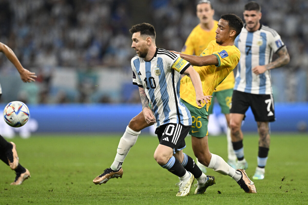 Argentina y Australia se disputan un boleto a cuartos 1 Argentina y Australia se disputan un boleto a cuartos El turno ahora lo tienen los argentinos y australianos, y en este reñido duelo, la albiceleste derrotó a los australianos y se meten a cuartos.