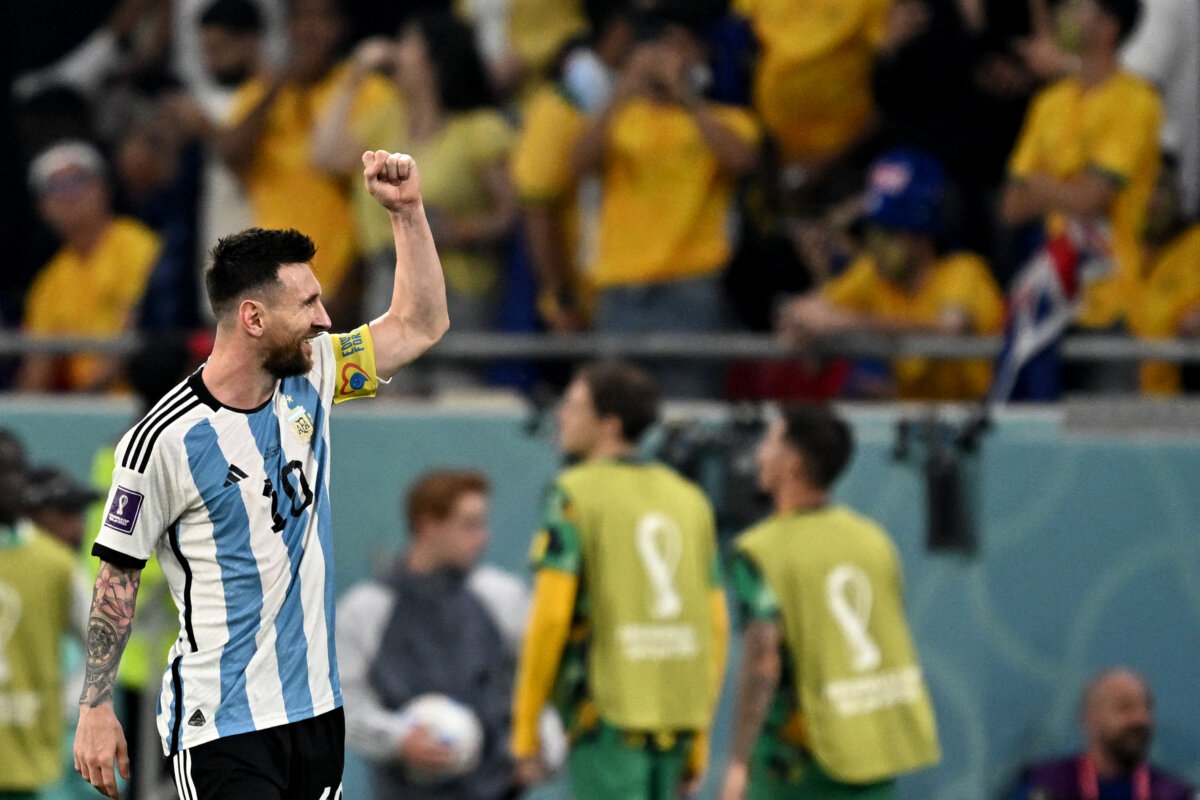 Argentina y Australia se disputan un boleto a cuartos 2 Argentina y Australia se disputan un boleto a cuartos El turno ahora lo tienen los argentinos y australianos, y en este reñido duelo, la albiceleste derrotó a los australianos y se meten a cuartos.