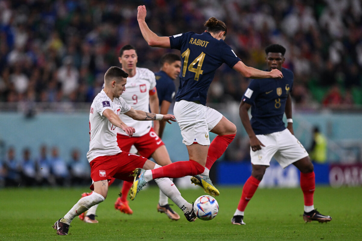 Francia y Polonia se juegan un pase a cuartos 1 Francia y Polonia se juegan un pase a cuartos El turno lo tiene ahora Francia y Polonia, donde el campeón del mundo sigue vivo en el Mundial y los polacos se despiden del sueño en Catar.