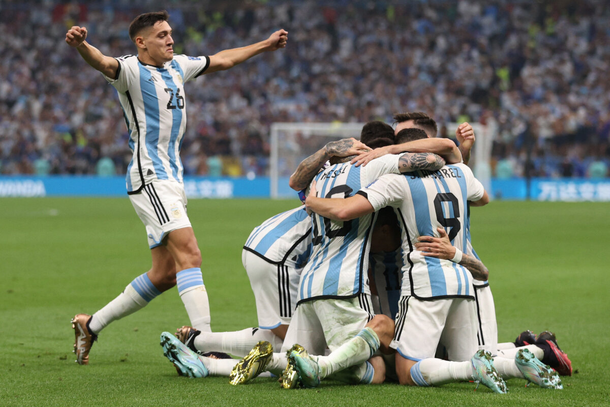 Las casualidades de Argentina con México 86 Hoy se define el campeón del Mundial de Catar 2022 y Argentina disputará su sexta final, esta vez contra Francia. Como es común entre los Albicelestes, las cábalas y sus rituales hacen que busquen similitudes con la Copa del 78 y la del 86, esta última que ganaron de la mano de Diego Armando Maradona.