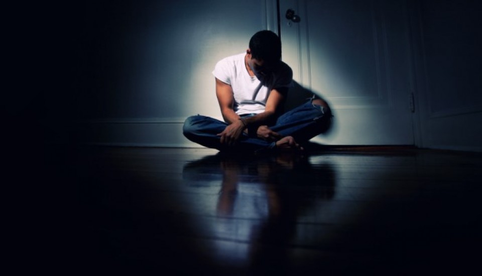 A veces no sentimos desanimados 1 A veces no sentimos desanimados Con seguridad a usted suele pasarle lo mismo que a mí. Hablo de esos extraños episodios de decaimiento anímico que nos dejan ‘bajos de nota’. No sabemos por qué, pero de pronto aparecen. Cuando yo los experimento me siento con ganas de ‘tirar la toalla’.