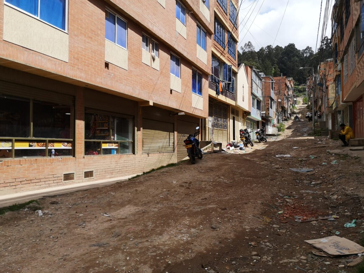 Trágico final de Jefferson en Suba En una calle, entre los recovecos de la basta localidad de Suba, Jefferson Peláez fue asesinado la madrugada de ayer cuando intentaba interceder en una violenta pelea. El hoy difunto era militar y se encontraba de permiso en su casa en el barrio Taberín. &nbsp;