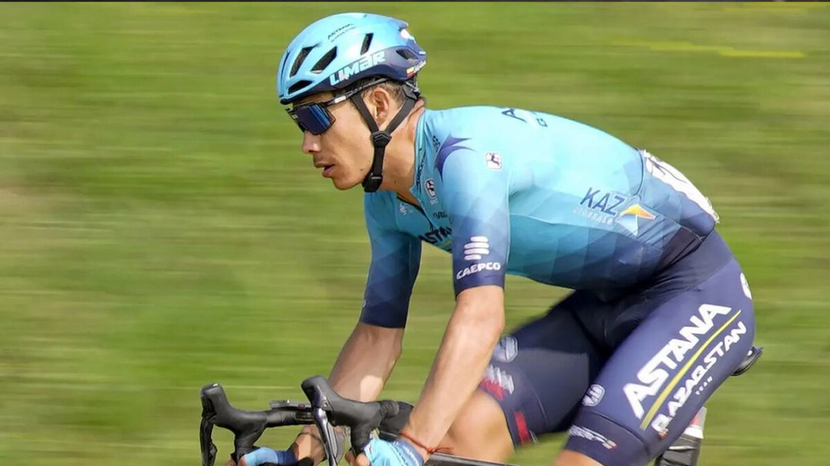 Astana mandó a volar a 'Superman' López y se quedó sin equipo Nuevos vínculos entre el ciclista boyacense 'Superman' López y el polémico médico español Marcos Maynar hicieron que el equipo kazajo tomara la decisión de rescindirle el contrato.