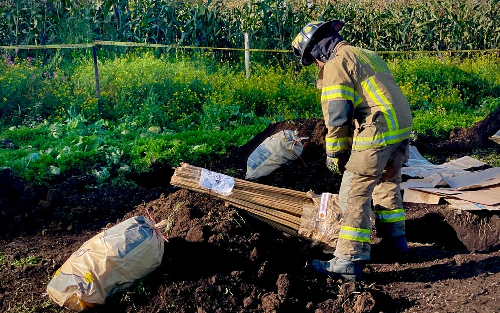 Bomberos de Bogotá destruyó 1.878,77 kilogramos de pólvora incautada El Cuerpo Oficial Bomberos de Bogotá realizó ayer la destrucción de 1.878,77 kilogramos de pólvora incautada por las autoridades competentes.