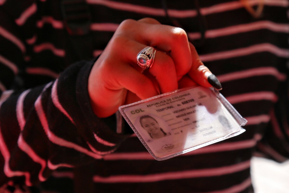 Registraduría solicitó inclusión con la categoría "no binario" en documentos Según la entidad, se han atendido a cerca de 26 personas que han manifestado cambiar su identificación en el registro civil de nacimiento y en la cédula de ciudadanía el cual queda catalogado como NB, cambio que se debe hacer por medio de una escritura pública que expiden las Notarías.