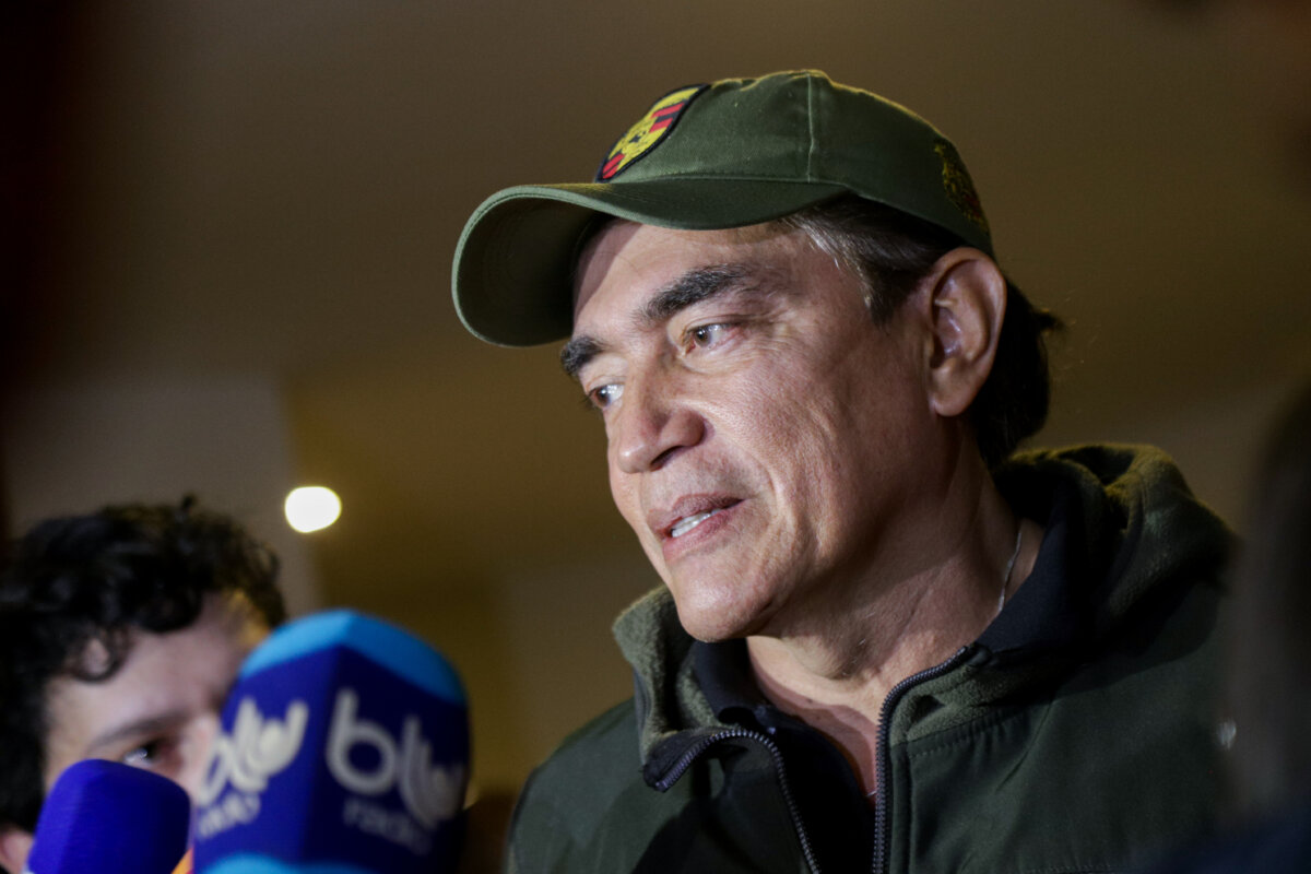 Gustavo Bolívar renunció al Senado y comenzará a escribir una novela para RCN 1 Gustavo Bolívar renunció al Senado y comenzará a escribir una novela para RCN El senador del Pacto Histórico, Gustavo Bolívar, presentó su renuncia al Senado de la República que fue aceptada este 31 de diciembre. Bolívar comenzará a escribir una novela para el Canal RCN.
