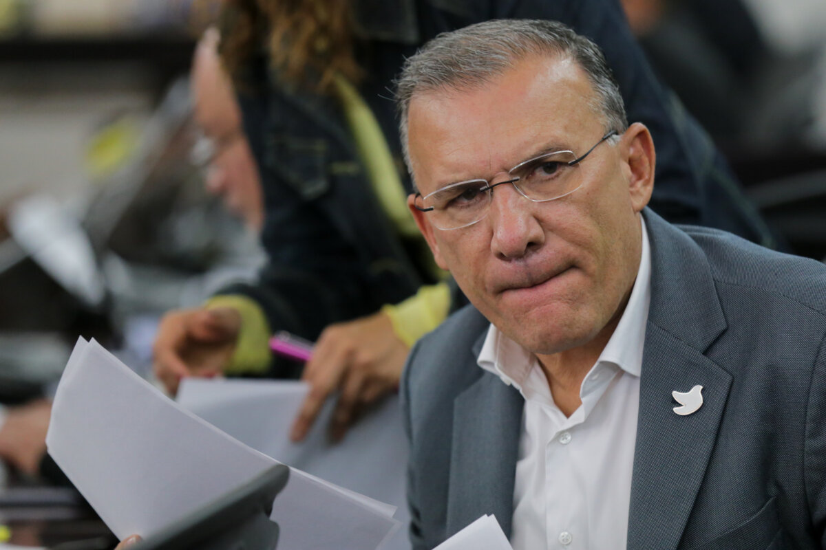 Roy Barreras entró a proceso médico que durará cerca de 7 horas El presidente del Senado y representante del Pacto Histórico, Roy Barreras, confirmó que entrará a un procedimiento médico que tardará cerca de siete horas.