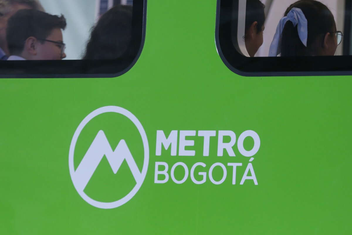 Licitación para segunda línea del metro de Bogotá se abrirá en 2023 1 Licitación para segunda línea del metro de Bogotá se abrirá en 2023 Esta semana el Metro de Bogotá estuvo en el ojo público, pues el consorcio chino encargado de la obra no habría logrado el cierre financiero en los tiempos previstos, hoy vuelve a ser noticia con el anuncio de Claudia López de que el próximo año se abrirá la licitación para la segunda línea.