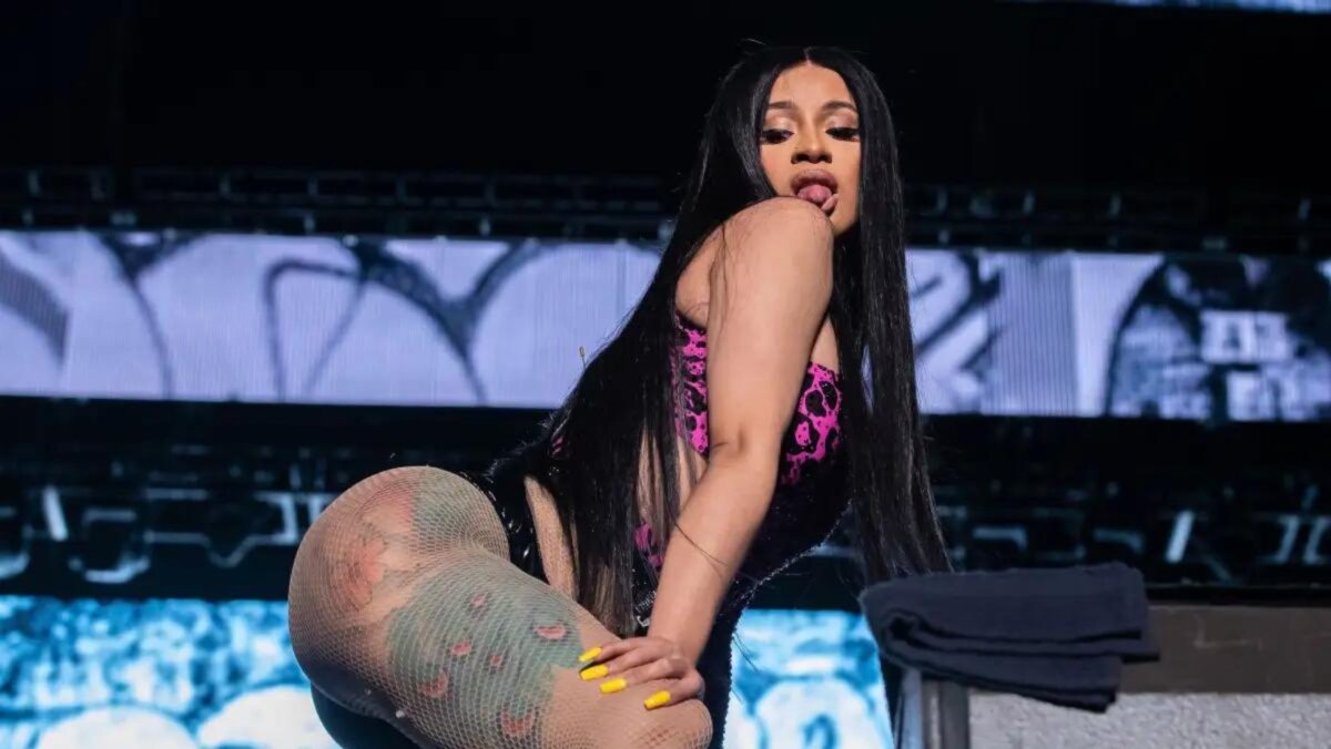 El drama de Cardi B por culpa de los biopolímeros en sus glúteos 6 El drama de Cardi B por culpa de los biopolímeros en sus glúteos La cantante Cardi B vive todo un drama por cuenta de los biopolímeros y envió un contundente mensaje a sus seguidores por su complicada experiencia, pues no fue nada fácil pasar por este proceso.